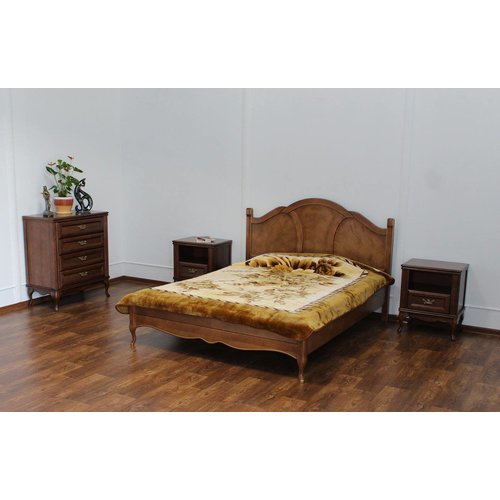 Дерев'яне ліжко Амальтея з дерев'яним фігурним узголів'ям Радо