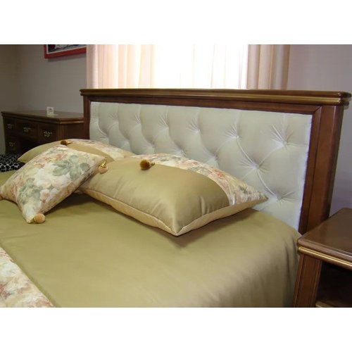 Деревянная кровать Амальтея с мягким изголовьем Радо