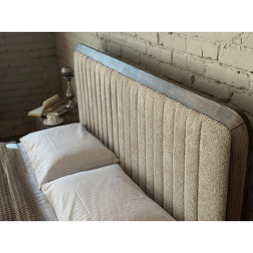 Деревянная кровать Глория с мягким изголовьем Радо Деревянная кровать Глория с мягким изголовьем Радо