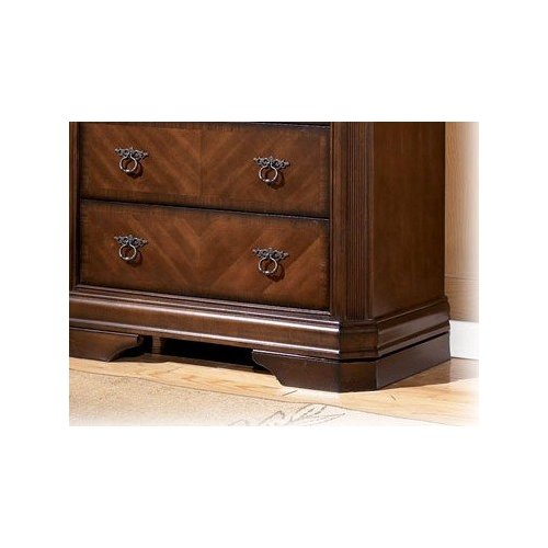 Комод высокий Hamlyn B527-46