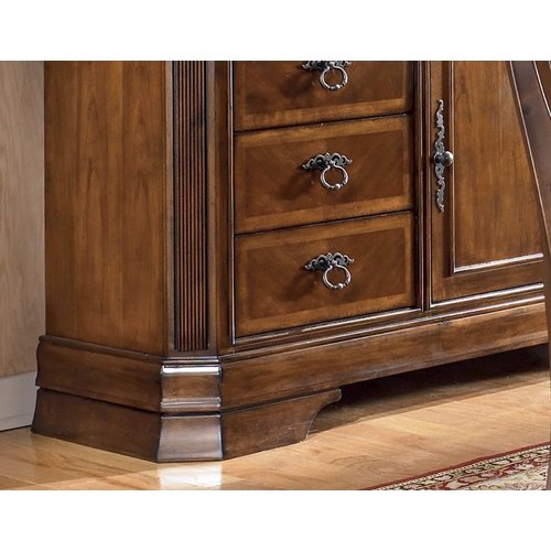 Буфет Hamlyn D527-80-81 Ashley