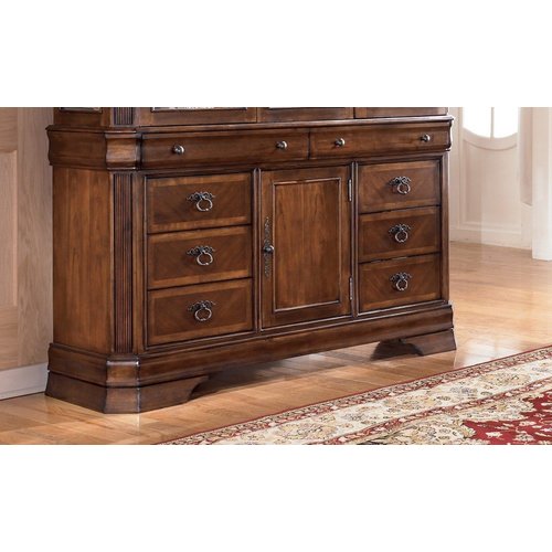 Комод Hamlyn D527-80 Ashley