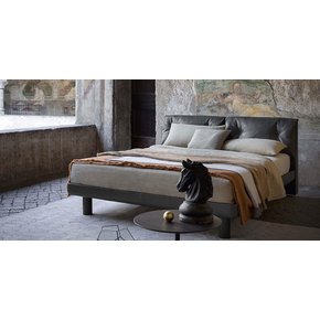 Двуспальная кожаная кровать Модель 89